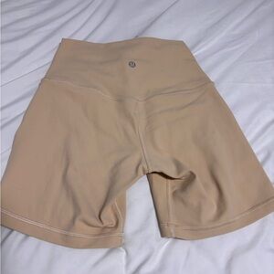 Rare lululemon 6" size 4 align shorts